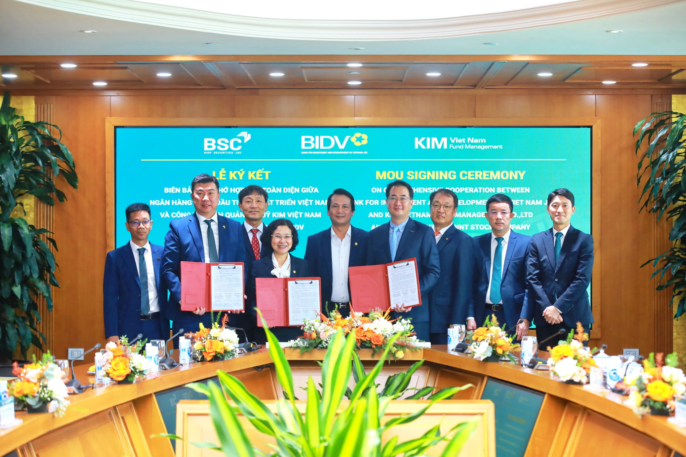Đại diện BIDV, KIM và BSC tại lễ ký kết