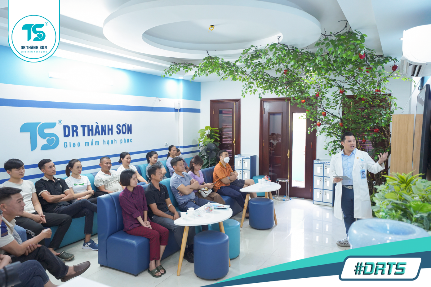 Bác sĩ Thành Sơn giải đáp cụ thể các thắc mắc của khách hàng