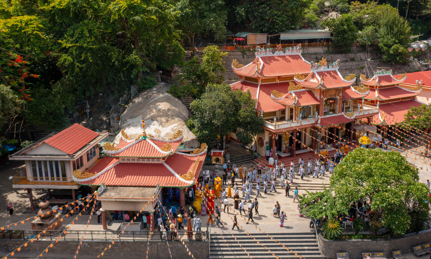 Hệ thống Chùa Bà với tuổi đời 300 năm là điểm đến linh thiêng nổi tiếng tại Tây Ninh. Ảnh: Sun World Ba Den Mountain Hệ thống Chùa Bà với tuổi đời 300 năm là điểm đến linh thiêng nổi tiếng tại Tây Ninh. Ảnh: Sun World Ba Den Mountain
