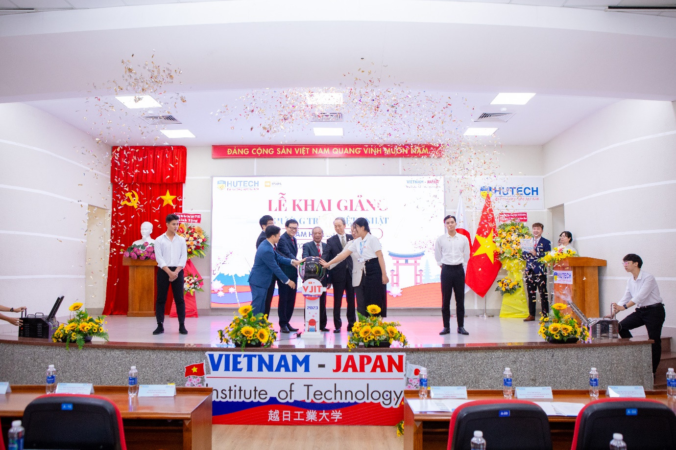 Lễ khai giảng diễn ra trong không khí trang trọng, với sự tham dự của Tổng Lãnh sự Nhật Bản tại TP.HCM