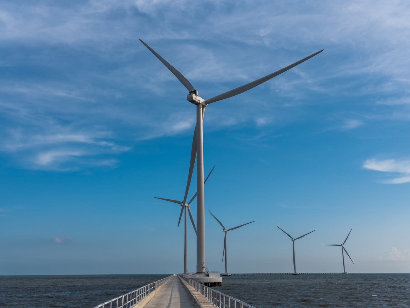 Điện gió đã góp phần phát triển kinh tế ở nhiều địa phương ven biển miền trung và Đồng bằng sông Cửu Long