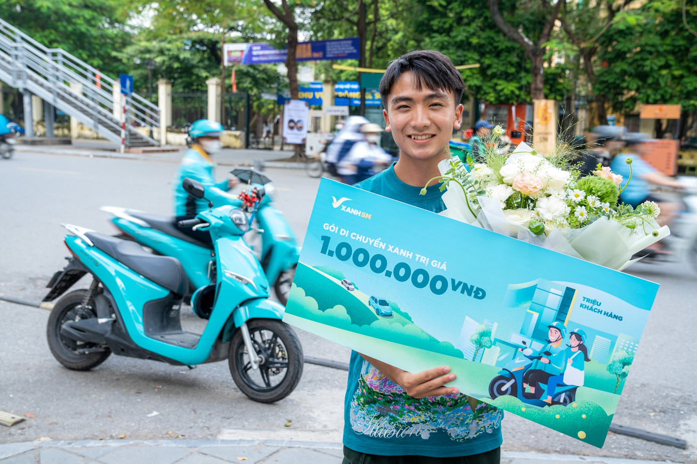Anh Nguyễn Quang Tùng là khách hàng thứ 999.999 của Xanh SM Bike. Anh Nguyễn Quang Tùng là khách hàng thứ 999.999 của Xanh SM Bike.