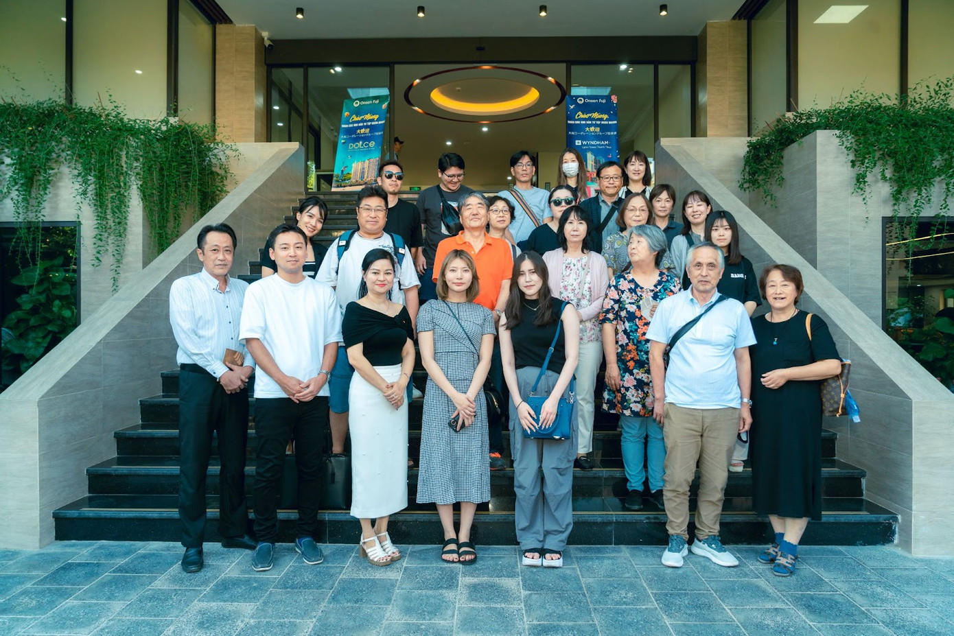 Đoàn các nhà đầu tư Tập đoàn Daiwa Nhật Bản nhận chuyển nhượng 500 căn hộ khoáng nóng Wyndham Lynn Times Thanh Thủy