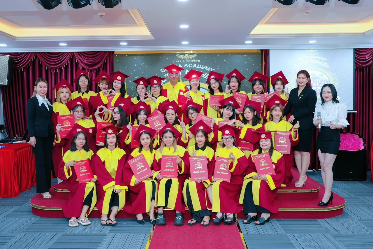 Học viên trong Buổi lễ tốt nghiệp của Trung tâm Đào tạo Thẩm mỹ Carita