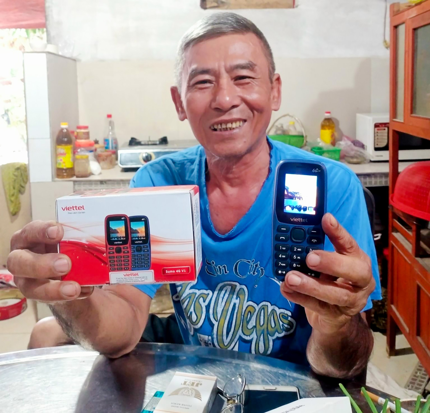 Nhờ chính sách hỗ trợ tốt, nhiều người dân đã chuyển đổi 2G lên 4G