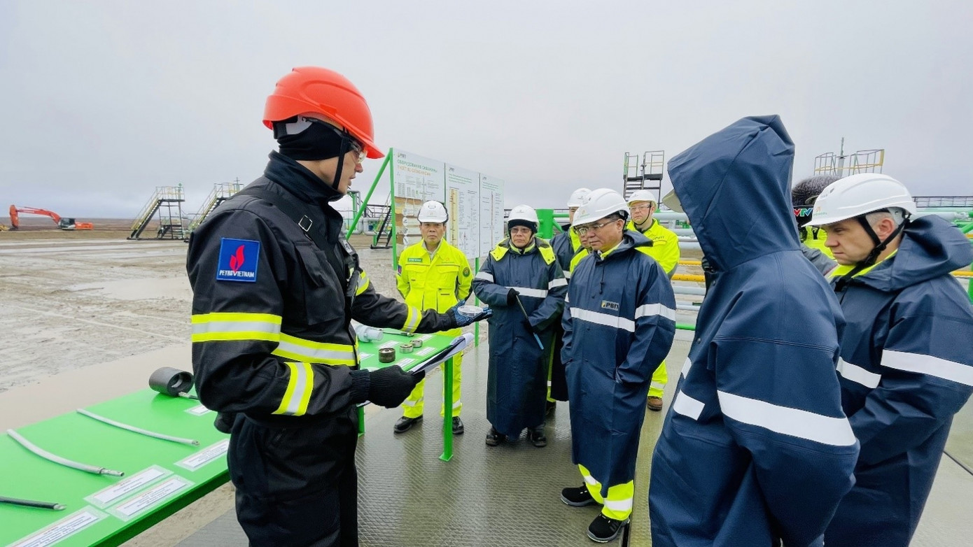 Tổng Giám đốc Petrovietnam Lê Mạnh Hùng thăm và làm việc tại Khu mỏ Rusvietpetro