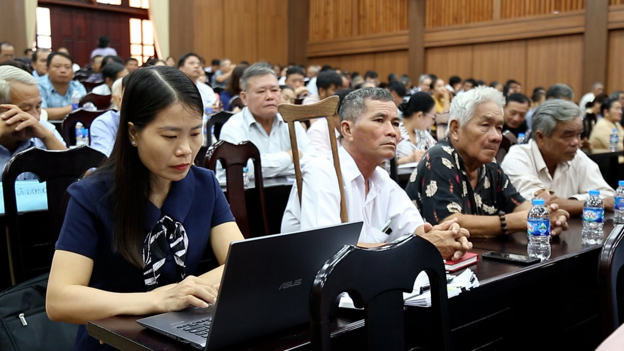 Cử tri huyện Đất Đỏ tiếp xúc với Đoàn ĐBQH Bà Rịa-Vũng Tàu