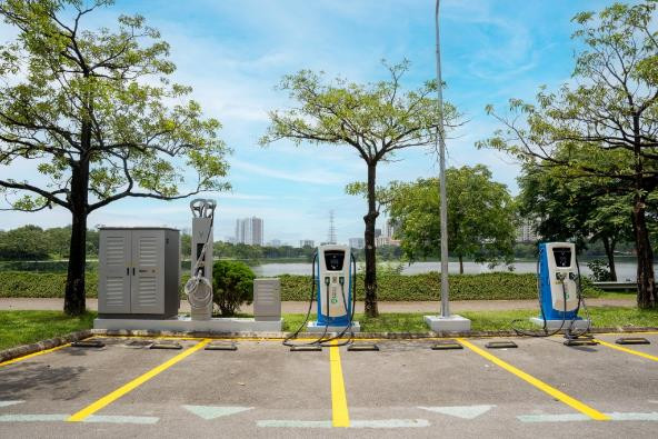 Hệ thống trạm sạc công cộng của VinFast đã có mặt tại 80/85 thành phố với khoảng cách giữa các trạm không quá 3,5km Hệ thống trạm sạc công cộng của VinFast đã có mặt tại 80/85 thành phố với khoảng cách giữa các trạm không quá 3,5km