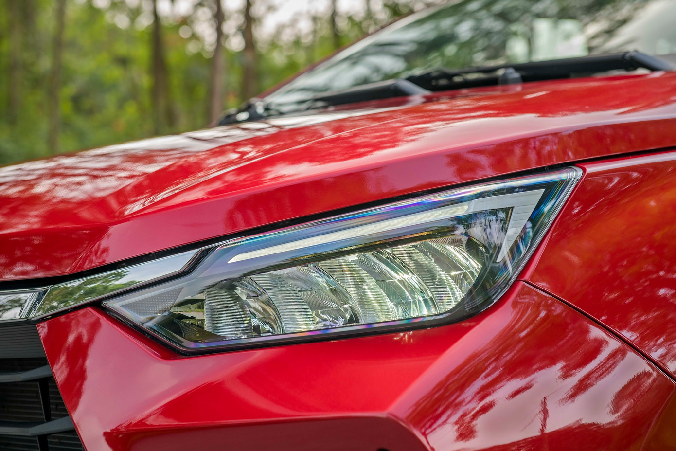 Nét cá tính, mạnh mẽ được thể hiện rõ ở phần thiết kế đèn pha LED Nét cá tính, mạnh mẽ được thể hiện rõ ở phần thiết kế đèn pha LED