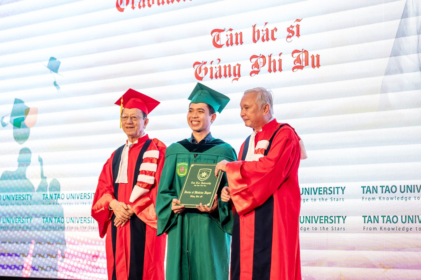 Sinh viên tốt nghiệp ra trường