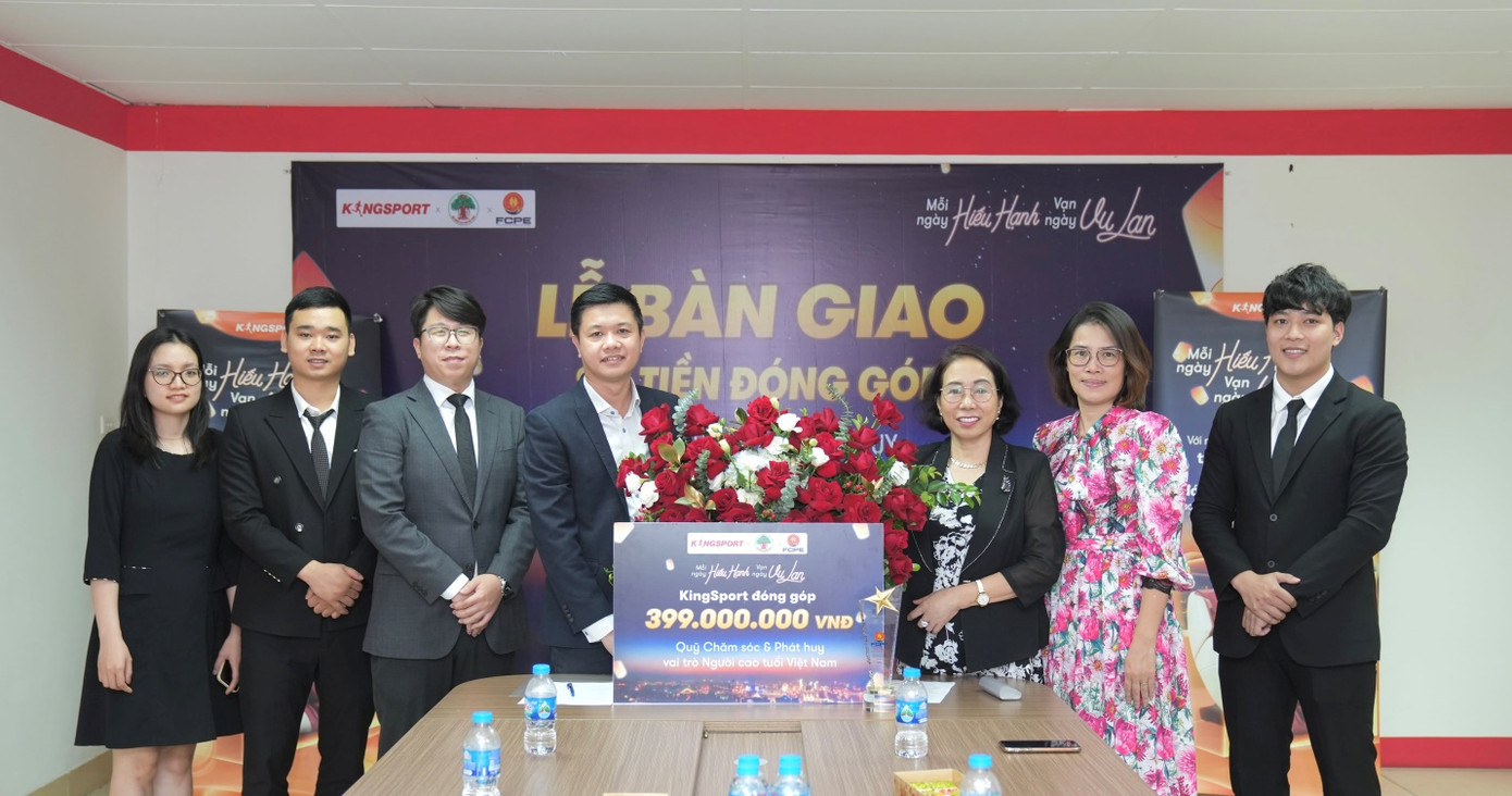 Đại diện KingSport tại Lễ bàn giao tiền đóng góp cho Quỹ Chăm sóc và Phát huy vai trò người cao tuổi Việt Nam (Ảnh: KingSport)