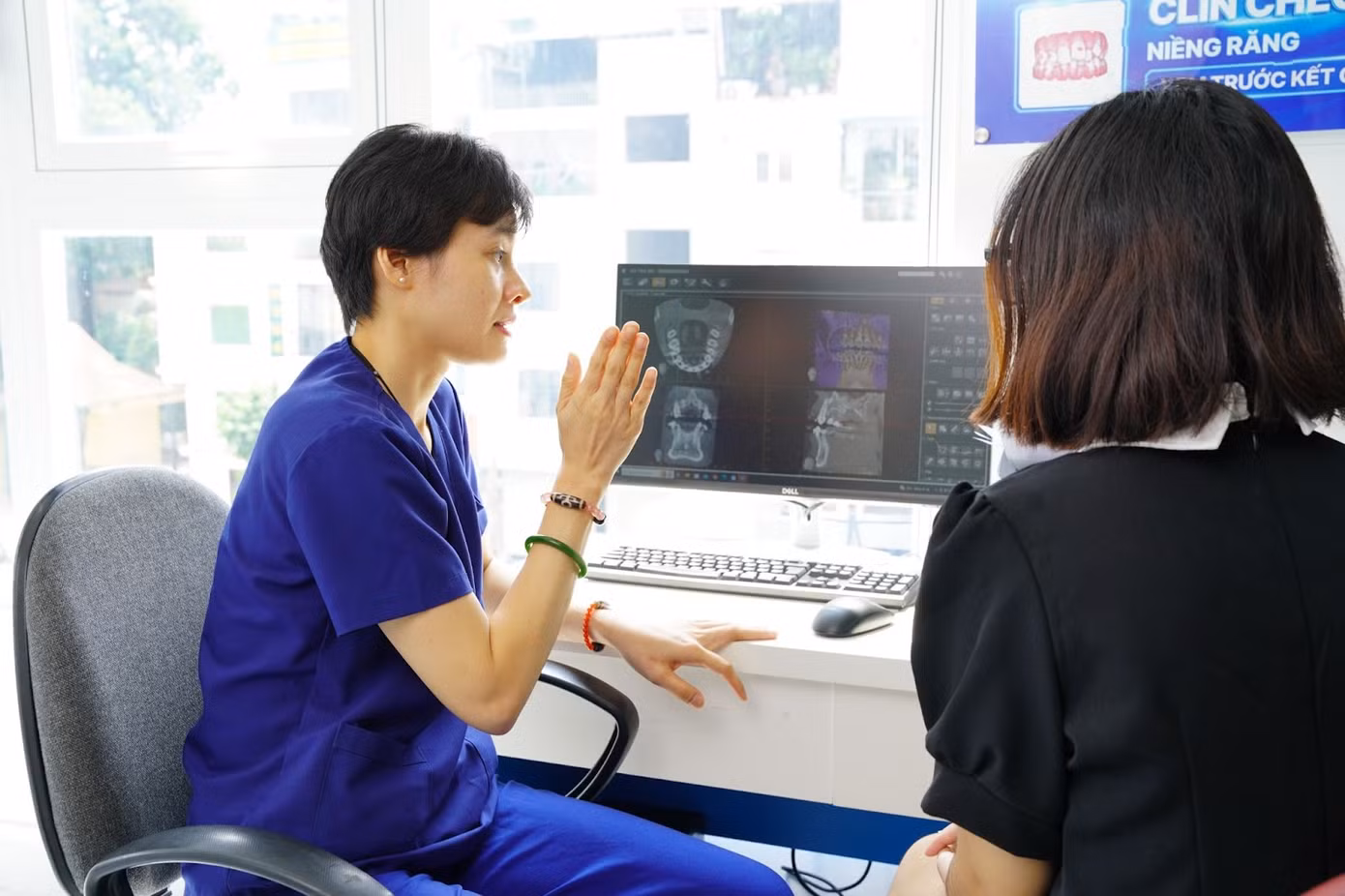 Các bác sĩ trực tiếp phân tích ca niềng dựa trên thông số được cung cấp chính xác bởi phần mềm