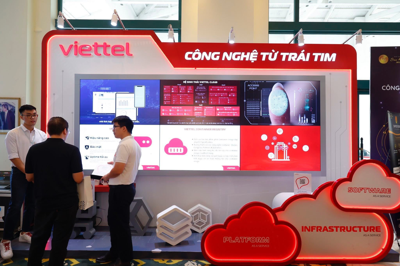 Viettel thực thi chiến lược công nghệ mở với công nghệ mở, hạ tầng mở và cộng đồng mở Viettel thực thi chiến lược công nghệ mở với công nghệ mở, hạ tầng mở và cộng đồng mở