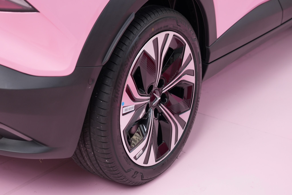 Bộ lốp đặc biệt mang đến cho VF 6 sự êm ái vượt trội khi vận hành Bộ lốp đặc biệt mang đến cho VF 6 sự êm ái vượt trội khi vận hành