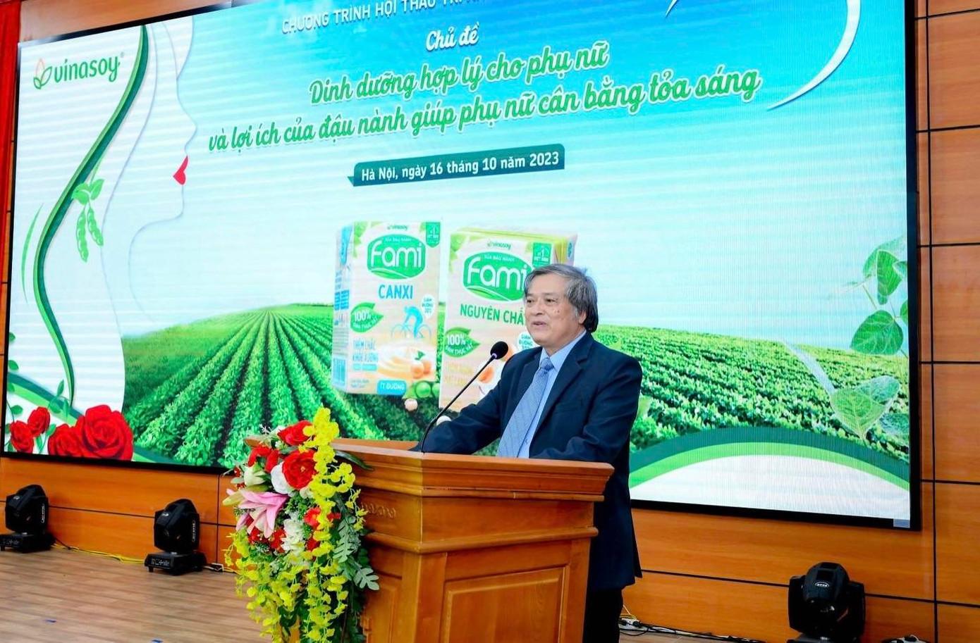 PGS Trần Đình Toán chia sẻ kiến thức về dinh dưỡng tại hội thảo