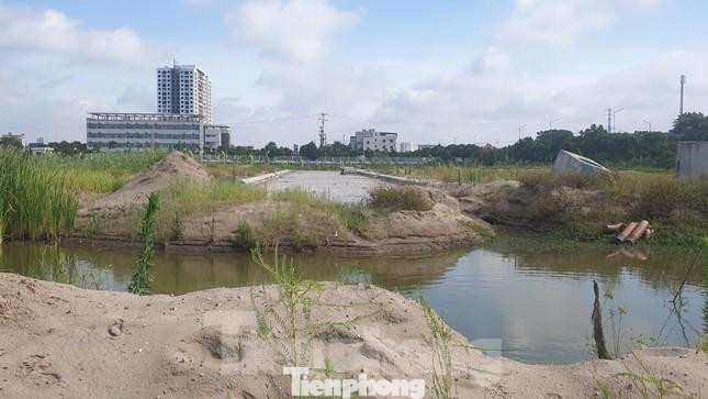 Dự án Khu nhà ở phường Hạp Lĩnh (TP Bắc Ninh) do Công ty cổ phần Đức Phát Kinh Bắc làm chủ đầu vẫn là bãi đất trống, hạ tầng ngổn ngang nhưng hoạt động rao bán diễn ra tràn lan, công khai dưới dạng hợp đồng góp vốn.