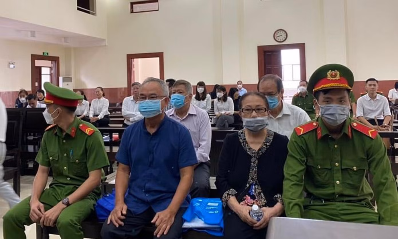 Phiên tòa phúc thẩm vụ sai phạm trong hoán đổi 'đất vàng' 57 Cao Thắng, 185 Hai Bà Trưng, quận 3, TPHCM. Phiên tòa phúc thẩm vụ sai phạm trong hoán đổi 'đất vàng' 57 Cao Thắng, 185 Hai Bà Trưng, quận 3, TPHCM.