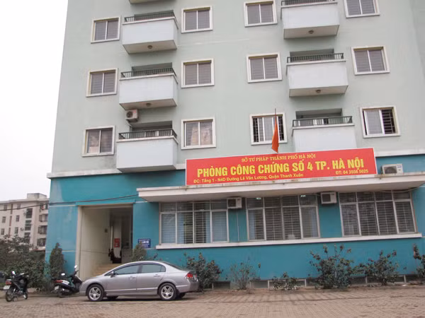 Phòng công chứng số 4 TP Hà Nội ngày làm việc đầu năm chỉ có hai trường hợp đến giải quyết thủ tục hành chính Ảnh: Tuấn Nguyễn