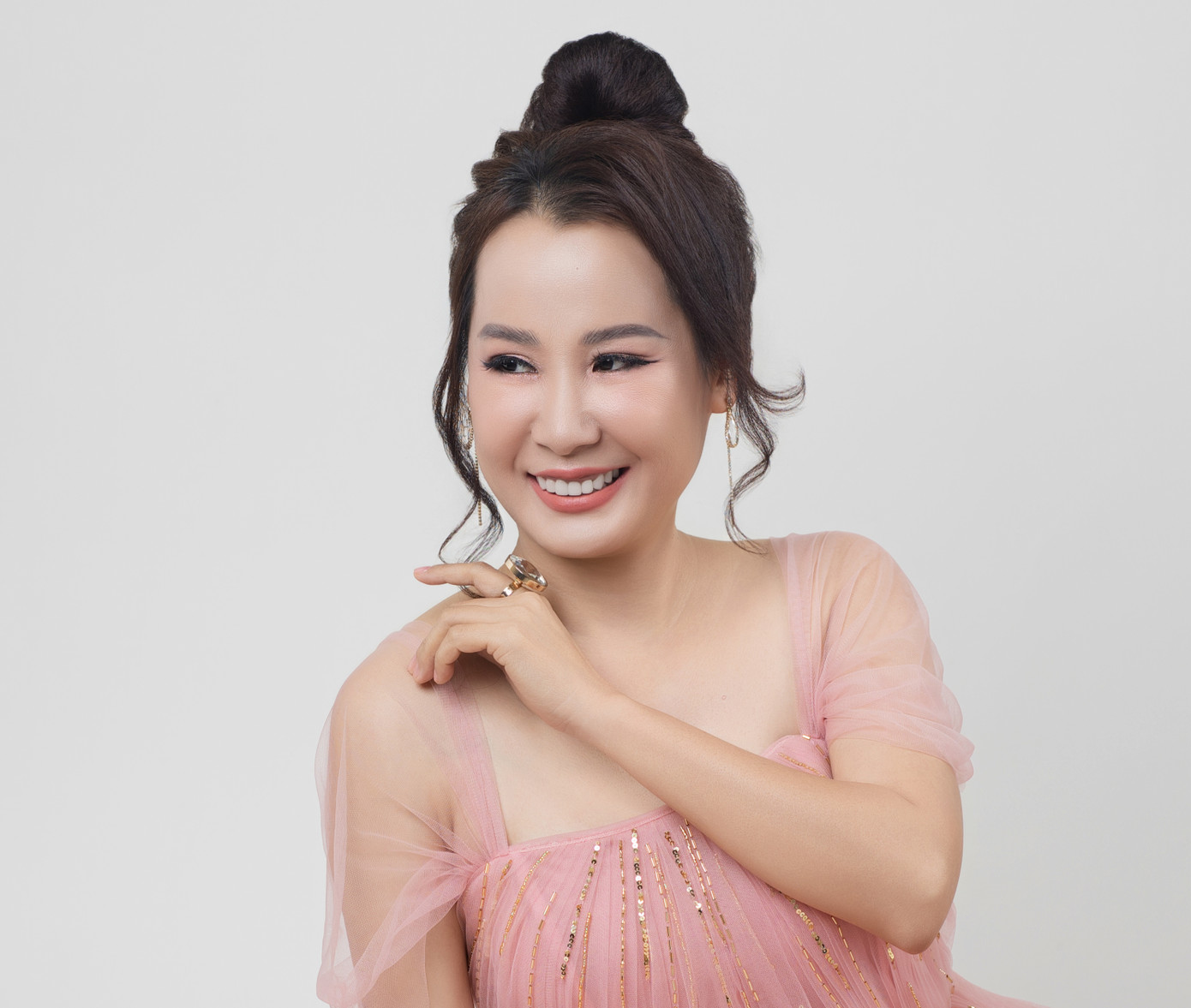 Giáng Son đánh dấu 40 năm hoạt động âm nhạc bằng chương trình Giấc mơ Sol. Ảnh: NVCC