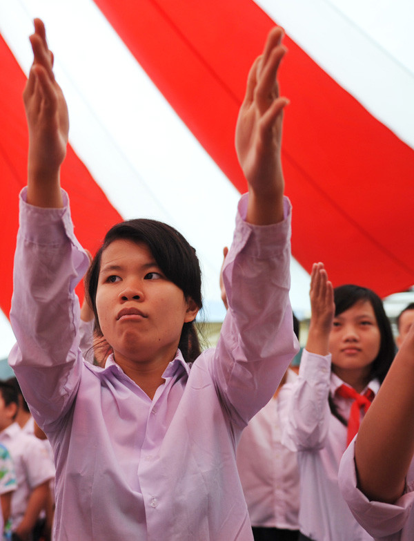 Điều đặc biệt là các em không thể hát bài Quốc ca như một học sinh bình thường