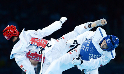 Ép cân để xuống thi đấu hạng 58kg là sai lầm của Huỳnh Châu (phải) và Taekwondo VN?. Ảnh: Quang Thắng.