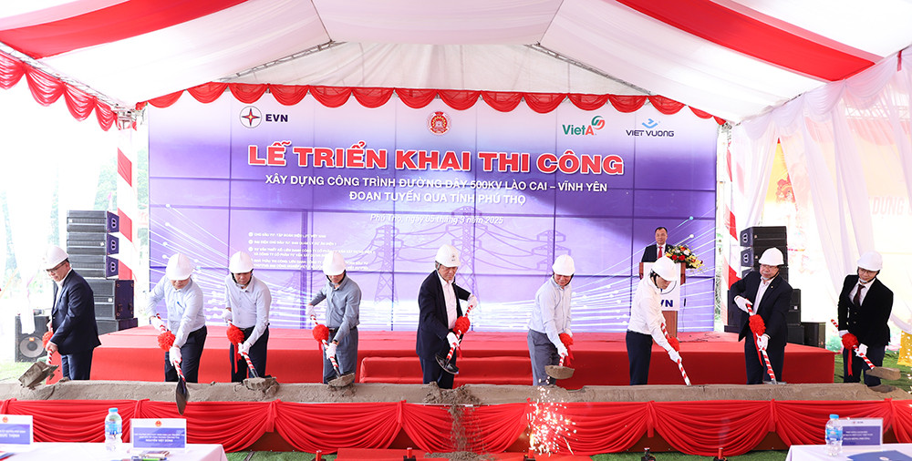 Nghi thức triển khai thi công xây dựng công trình đường dây 500kV Lào Cai - Vĩnh Yên, đoạn tuyến qua tỉnh Phú Thọ. Nghi thức triển khai thi công xây dựng công trình đường dây 500kV Lào Cai - Vĩnh Yên, đoạn tuyến qua tỉnh Phú Thọ.