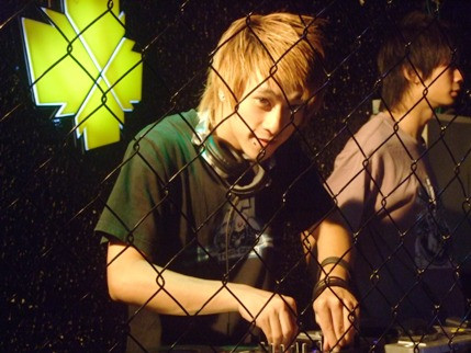 Mới 22 tuổi nhưng Minh Trí đã có 6 năm gắn bó với DJ