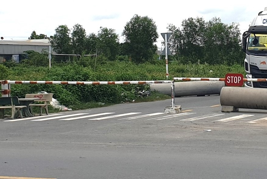 Khu vực nơi phát hiện thi thể là bãi đất trống gần đường Thuận Giao 25