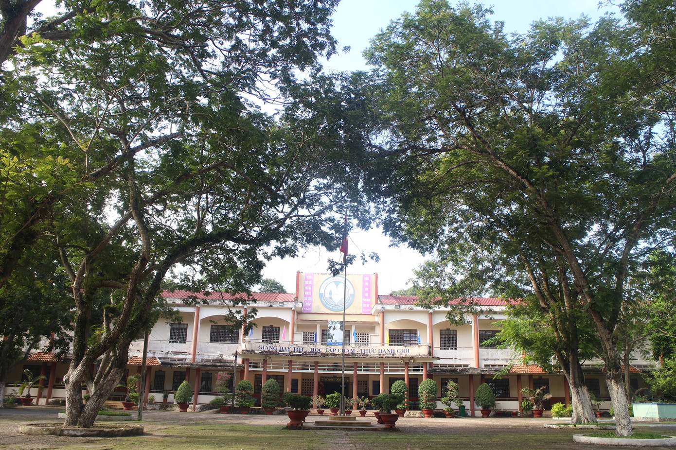 Trường THPT A.M. Trường THPT A.M.