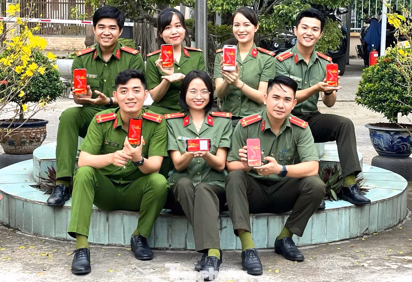 Tuổi trẻ công an thành phố Dĩ An (Bình Dương) hưởng ứng cuộc vận động "Tự hào một dải non sông".