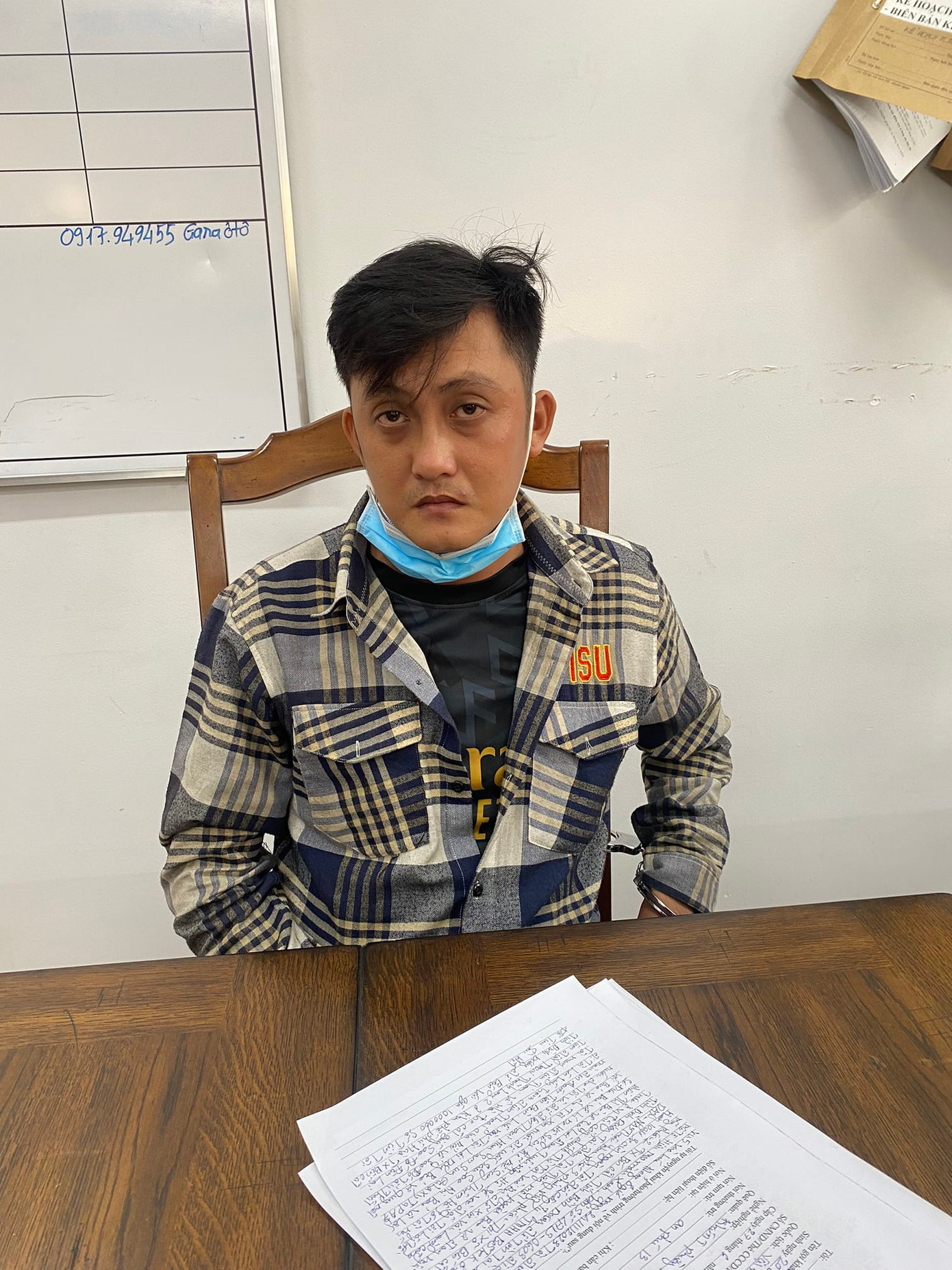 Trần Vũ Phương tại cơ quan công an Trần Vũ Phương tại cơ quan công an