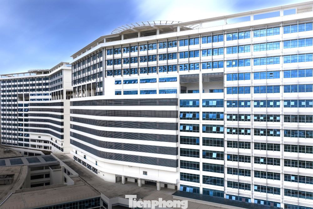 Công trình Bệnh viện Đa khoa 1.500 giường đang khẩn trương hoàn thiện các hạng mục còn lại để đưa vào sử dụng. Dự án bệnh viện mới này có tổng vốn đầu tư trên 2.300 tỷ đồng.