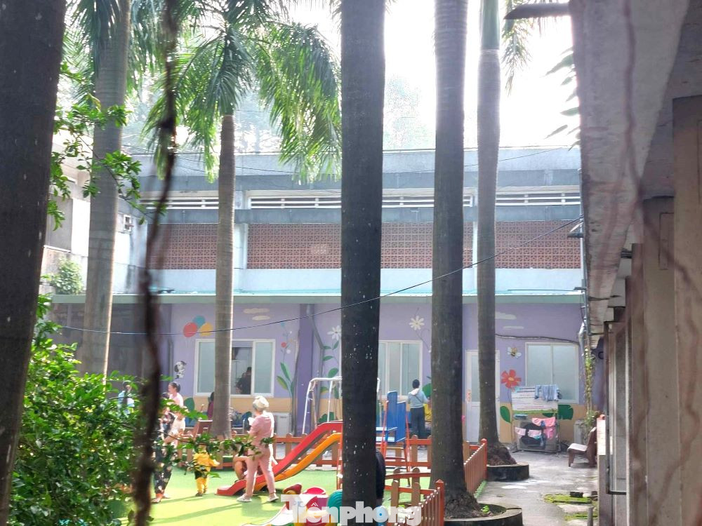Bên trong bệnh viện có khu vui chơi cho trẻ em.
