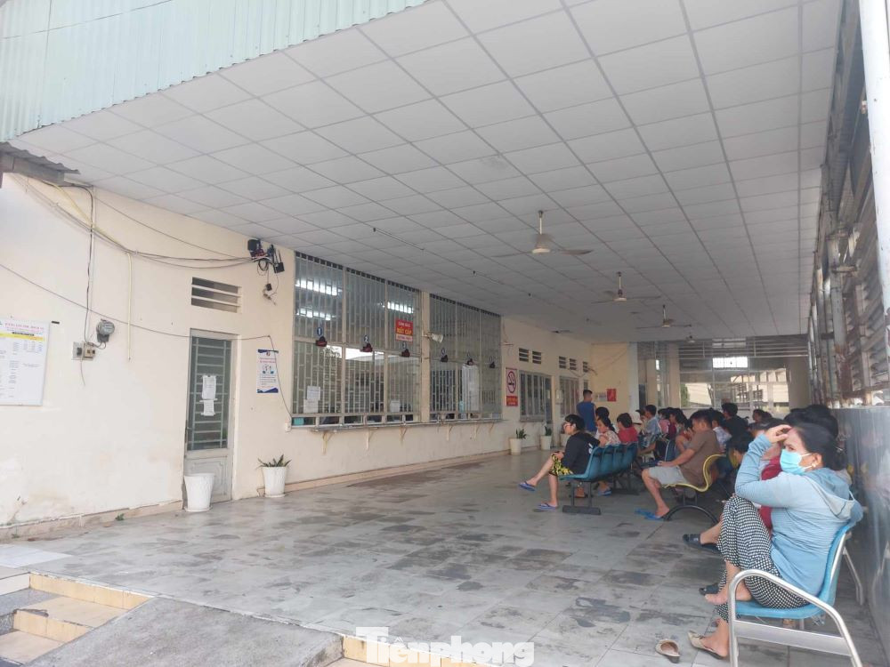 Khu đăng ký khám, chữa bệnh, thu phí khu vực cổng chính Bệnh viện Đa khoa tỉnh Bình Dương.