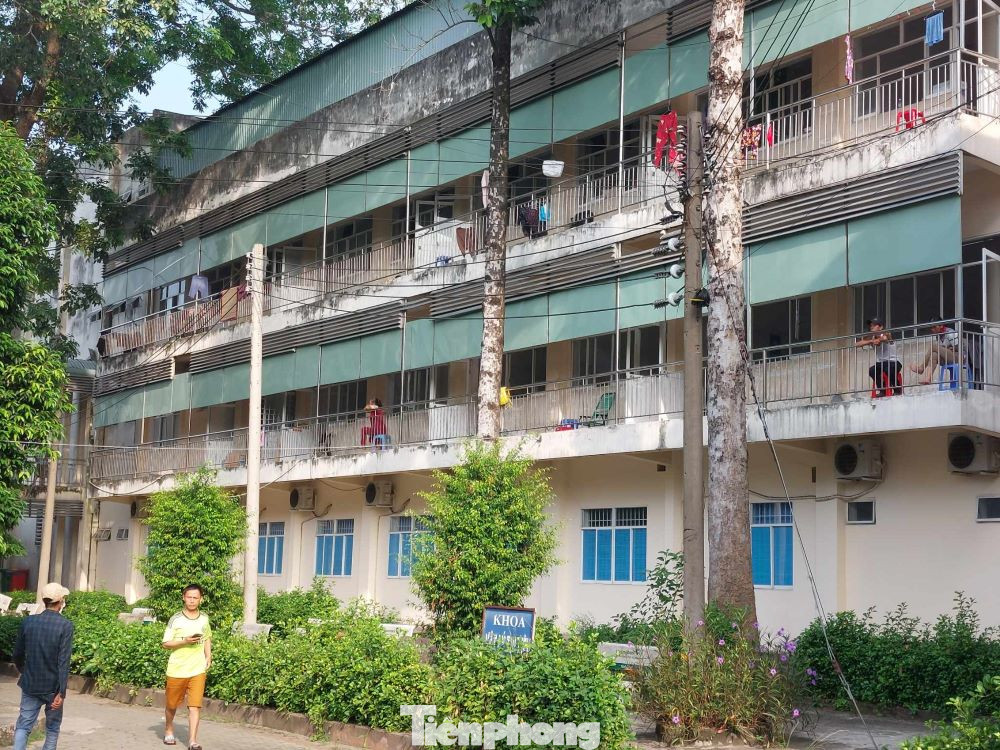 Một khu vực bệnh nhân nằm điều trị trong Bệnh viện Đa khoa tỉnh Bình Dương.