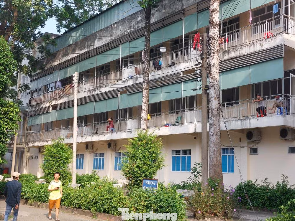 Một khu vực bệnh nhân nằm điều trị trong Bệnh viện Đa khoa tỉnh Bình Dương.