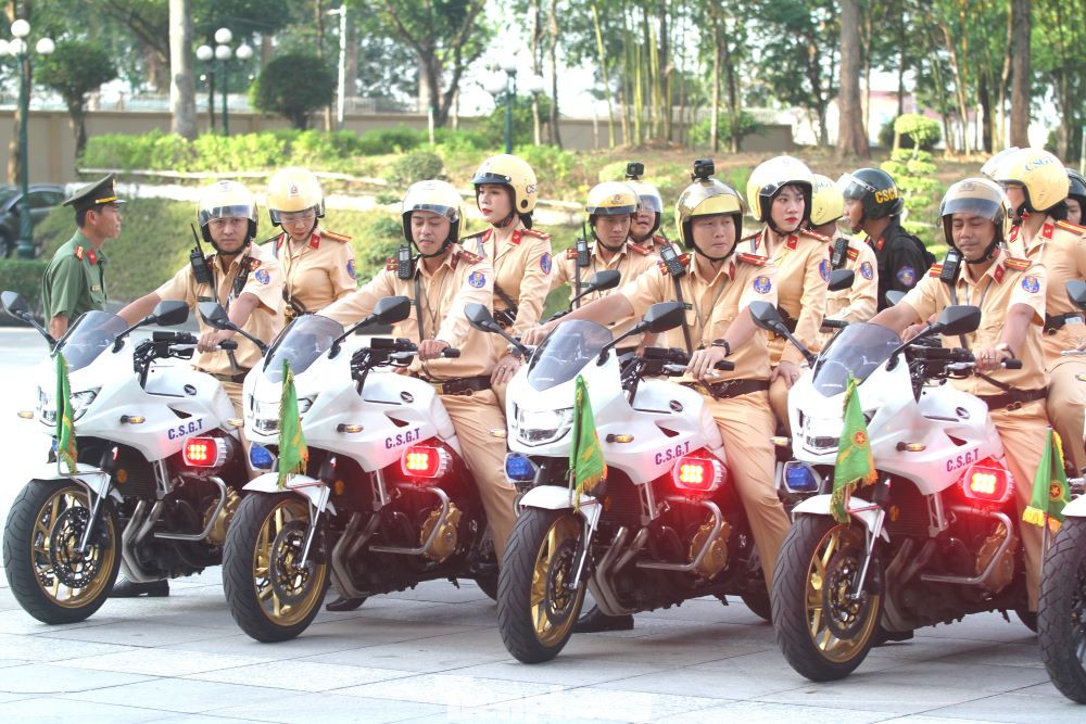 Trong đợt cao điểm này, Công an tỉnh Bình Dương sẽ tập trung nắm tình hình ở cơ sở, tăng cường tuần tra, kịp thời phát hiện, đấu tranh với các đối tượng chống đối, không để xảy ra khủng bố, bạo loạn gây rối ANTT, bảo vệ tuyệt đối an toàn các mục tiêu trọng điểm. Trong đợt cao điểm này, Công an tỉnh Bình Dương sẽ tập trung nắm tình hình ở cơ sở, tăng cường tuần tra, kịp thời phát hiện, đấu tranh với các đối tượng chống đối, không để xảy ra khủng bố, bạo loạn gây rối ANTT, bảo vệ tuyệt đối an toàn các mục tiêu trọng điểm.