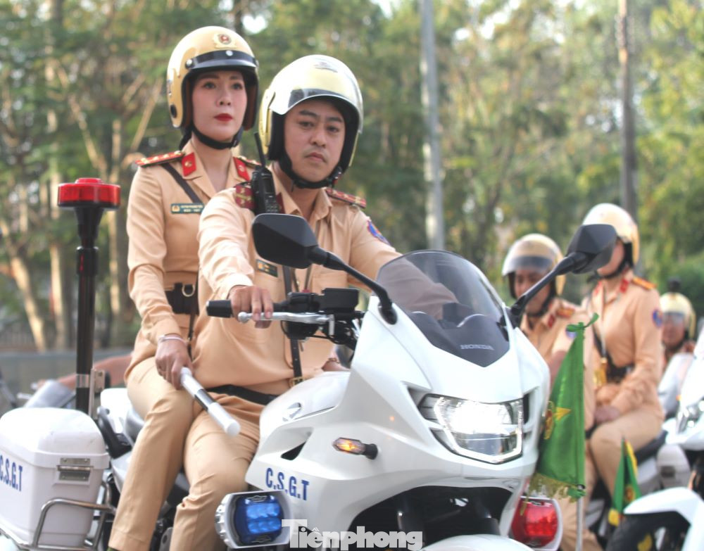 Công an Bình Dương ra quân đảm bảo an ninh trật tự, an toàn cho người dân dịp Tết. Công an Bình Dương ra quân đảm bảo an ninh trật tự, an toàn cho người dân dịp Tết.