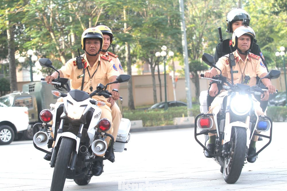 Lực lượng công an sẽ đấu tranh phòng chống tội phạm liên quan đến tín dụng đen, tội phạm về sử dụng vũ khí, cướp giật, trộm cắp tài sản, giết người, cố ý gây thương tích, các đường dây vận chuyển mua bán trái phép chất ma túy. Qua đó quyết tâm kiềm chế, kéo giảm, không để phát sinh mới về tội phạm hình sự, tệ nạn xã hội. Lực lượng công an sẽ đấu tranh phòng chống tội phạm liên quan đến tín dụng đen, tội phạm về sử dụng vũ khí, cướp giật, trộm cắp tài sản, giết người, cố ý gây thương tích, các đường dây vận chuyển mua bán trái phép chất ma túy. Qua đó quyết tâm kiềm chế, kéo giảm, không để phát sinh mới về tội phạm hình sự, tệ nạn xã hội.