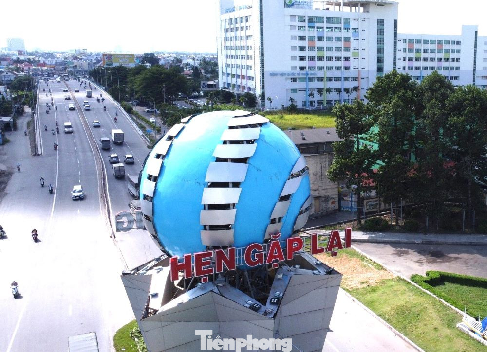 Quốc lộ 13 đoạn qua địa bàn tỉnh Bình Dương được nâng cấp, mở rộng từ 6 làn xe lên 8 làn xe nhằm giải quyết tình trạng ùn tắc giao thông, ngập úng, tạo điều kiện thông thương hàng hóa.