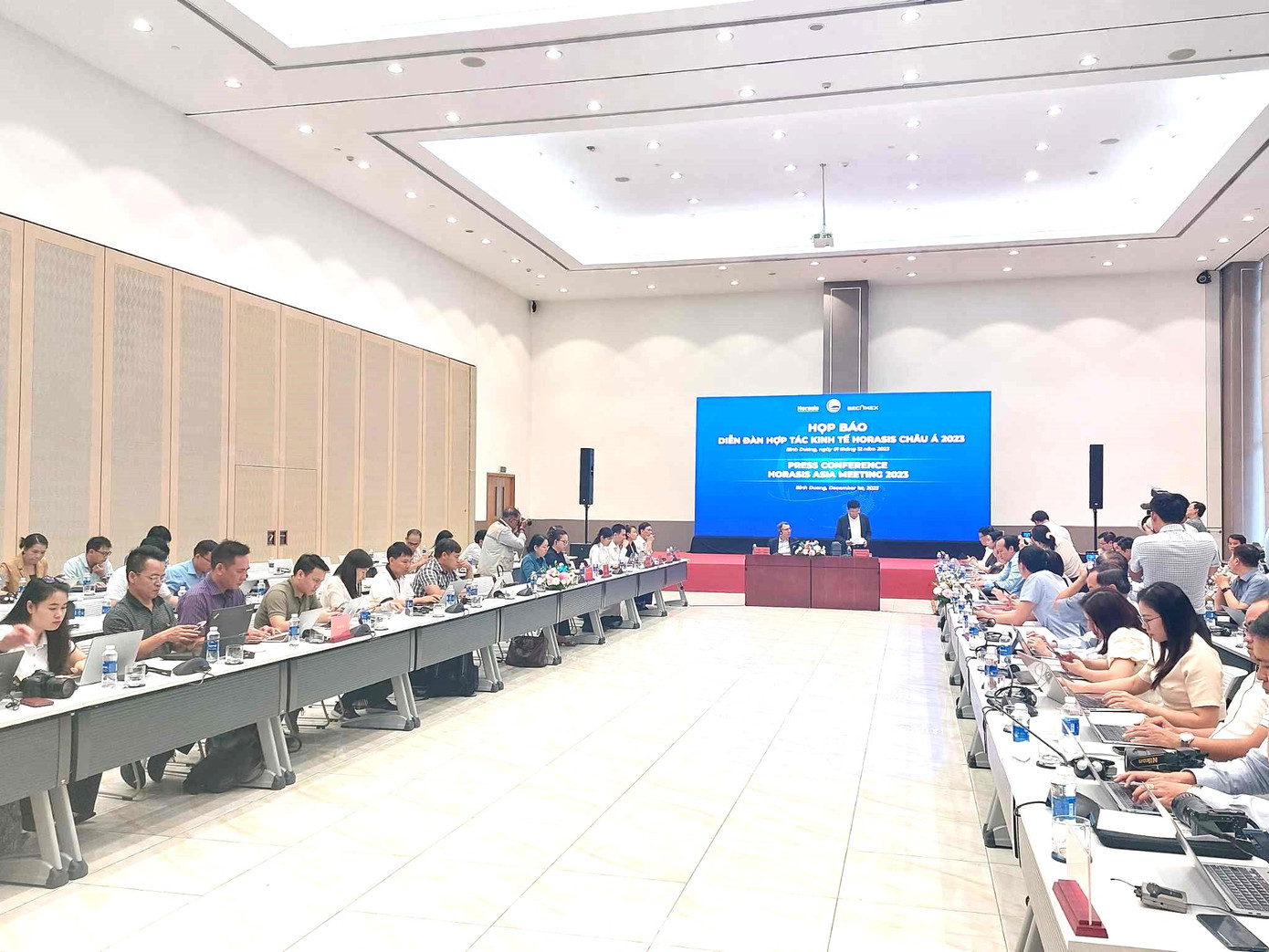 Toàn cảnh buổi họp báo thông tin về Diễn đàn Horasis 2023 tại Bình Dương. Toàn cảnh buổi họp báo thông tin về Diễn đàn Horasis 2023 tại Bình Dương.