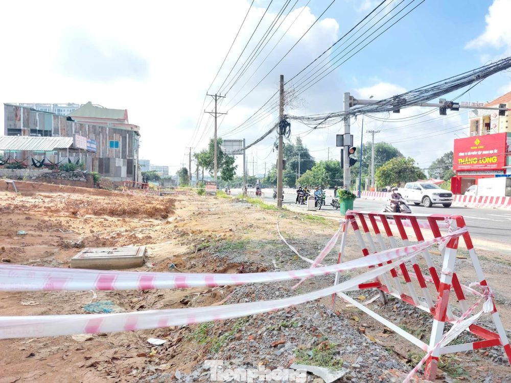 Tại tỉnh Bình Dương, địa phương này đã triển khai Dự án đầu tư Nâng cấp, mở rộng Quốc lộ 13, khởi công vào tháng 4/2022, đoạn từ cổng chào Bình Dương (TP Thuận An) đến TP Thủ Dầu Một với chiều dài khoảng 12,7km, tổng mức đầu tư 1.367 tỷ đồng theo hình thức BOT, do Tổng công ty Becamex IDC làm chủ đầu tư.