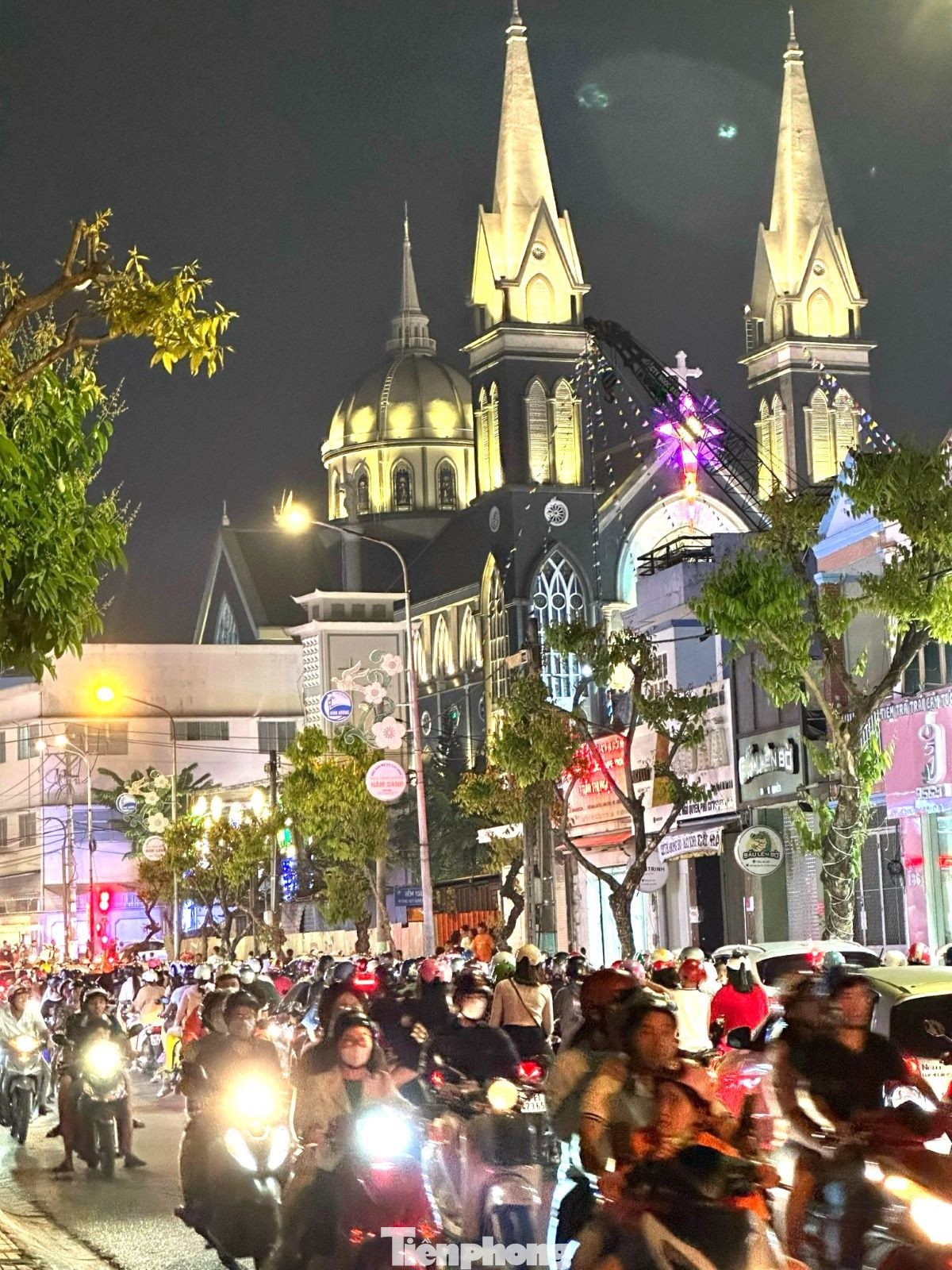 Khu vực sau Nhà thờ Chánh tòa Phú Cường