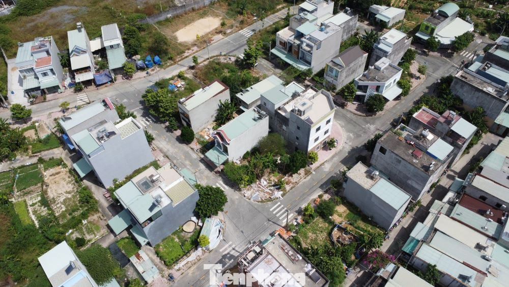 Theo Sở Tài nguyên Môi trường Bình Dương, đến nay Công ty Cổ phần Đất mới chưa hoàn thành xong các nội dung theo chỉ đạo của UBND tỉnh Bình Dương nên chưa đủ cơ sở để cấp GCNQSDĐ cho các hộ dân theo quy định. Trong năm 2023, một số khu vực trong dự án đã bổ sung hoàn chỉnh hồ sơ theo quy định nên cư dân đã được cấp sổ.