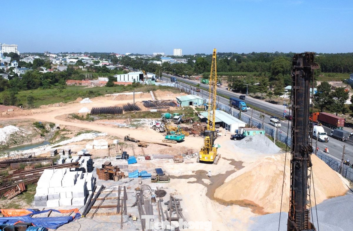 Theo thông tin từ Ban Quản lý dự án đầu tư xây dựng công trình giao thông tỉnh Bình Dương, nút giao Bình Chuẩn trên đường Vành đai 3 TPHCM (giao với đường Mỹ Phước - Tân Vạn) có tổng vốn đầu tư dự kiến 571 tỷ đồng.