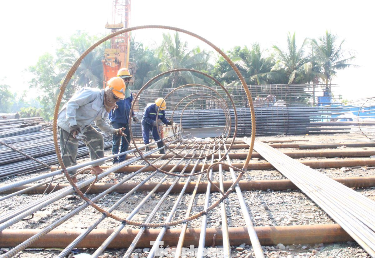 Tính đến nay, công trình cầu vượt đã thực hiện xong 29 cọc khoan nhồi, trong đó có 8 cọc thử và 21 cọc đại trà là đã xong toàn bộ.