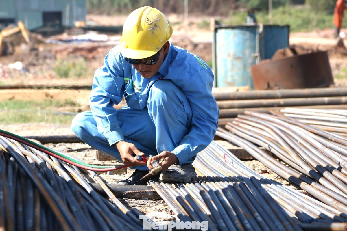 Theo ghi nhận, hiện tại các đơn vị đang đẩy nhanh tiến độ thi công nút giao Bình Chuẩn, đoạn giao với đường Mỹ Phước Tân Vạn.