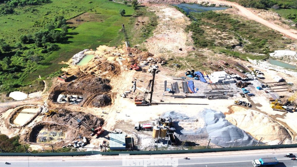 Tại tỉnh Bình Dương, Vành đai 3 TPHCM sẽ đi qua các địa phận gồm: TP Thuận An dài 13km, qua 4 phường: Bình Chuẩn, An Phú, Thuận Giao, An Thạnh và xã An Sơn. Đoạn đường qua TP Thủ Dầu Một dài 2,6km, qua phường Phú Hòa. Tại TP Dĩ An dài hơn 11km, qua 4 phường: Bình An, Bình Thắng, Tân Bình và Tân Đông Hiệp.