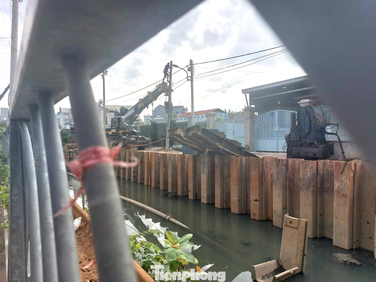 Dự án có tổng mức đầu tư khoảng 173 tỷ đồng, trong đó kinh phí giải phóng mặt bằng khoảng 16 tỷ. Dự án nhằm đảm bảo tiêu thoát nước cho diện tích lưu vực khoảng 435ha; tạo cảnh quan khu vực, góp phần bảo vệ môi trường và chỉnh trang đô thị phù hợp với quy hoạch của TP.Thủ Dầu Một. Dự án có tổng mức đầu tư khoảng 173 tỷ đồng, trong đó kinh phí giải phóng mặt bằng khoảng 16 tỷ. Dự án nhằm đảm bảo tiêu thoát nước cho diện tích lưu vực khoảng 435ha; tạo cảnh quan khu vực, góp phần bảo vệ môi trường và chỉnh trang đô thị phù hợp với quy hoạch của TP.Thủ Dầu Một.