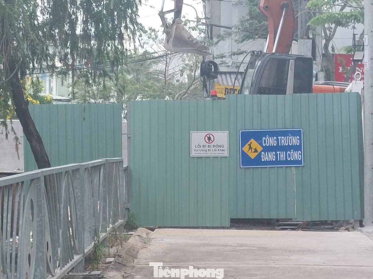 Công trình xây dựng cầu Bà Hên đang thi công. Công trình xây dựng cầu Bà Hên đang thi công.